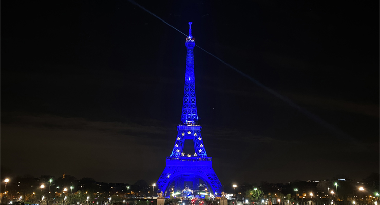 SGM illumine la Tour Eiffel à Paris 